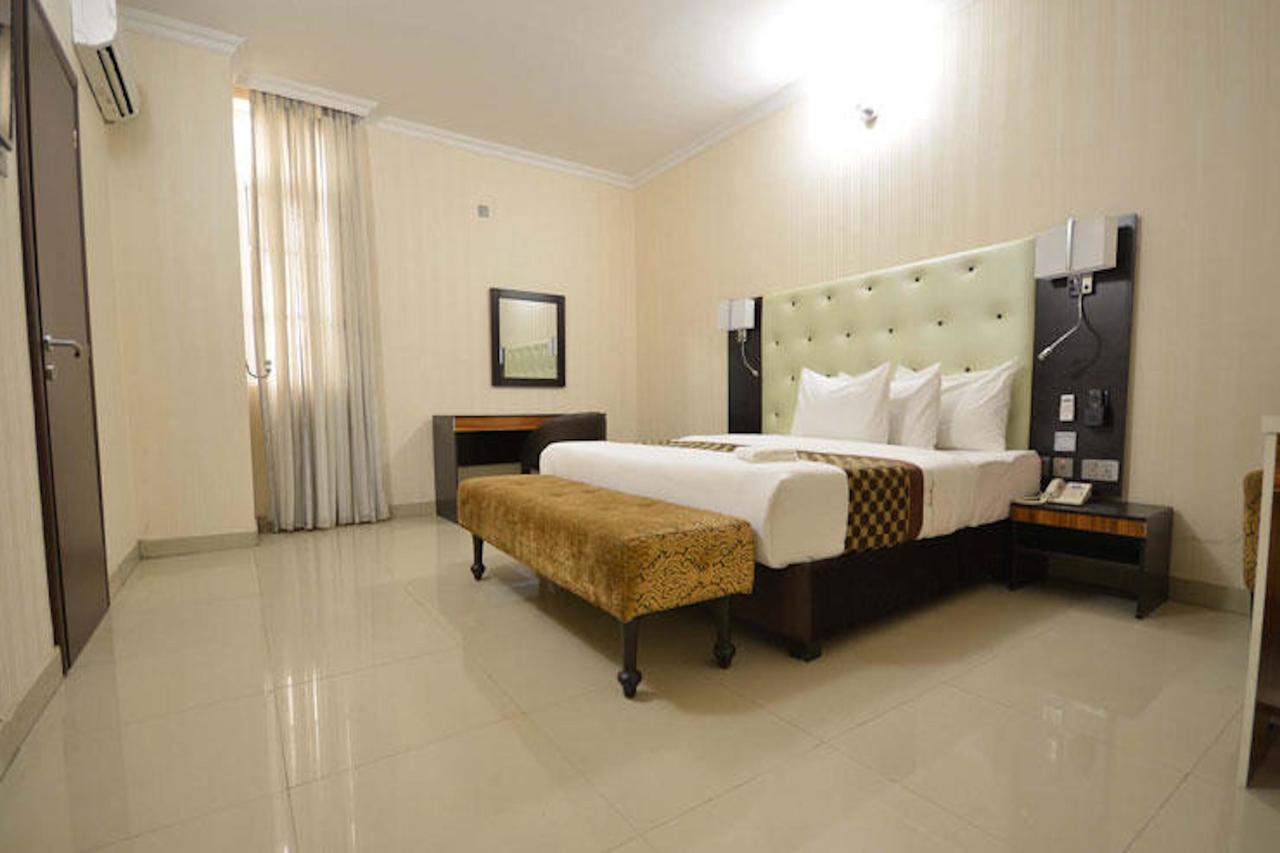 ลาคีม สวีท  Hotel ลากอส ภายนอก รูปภาพ