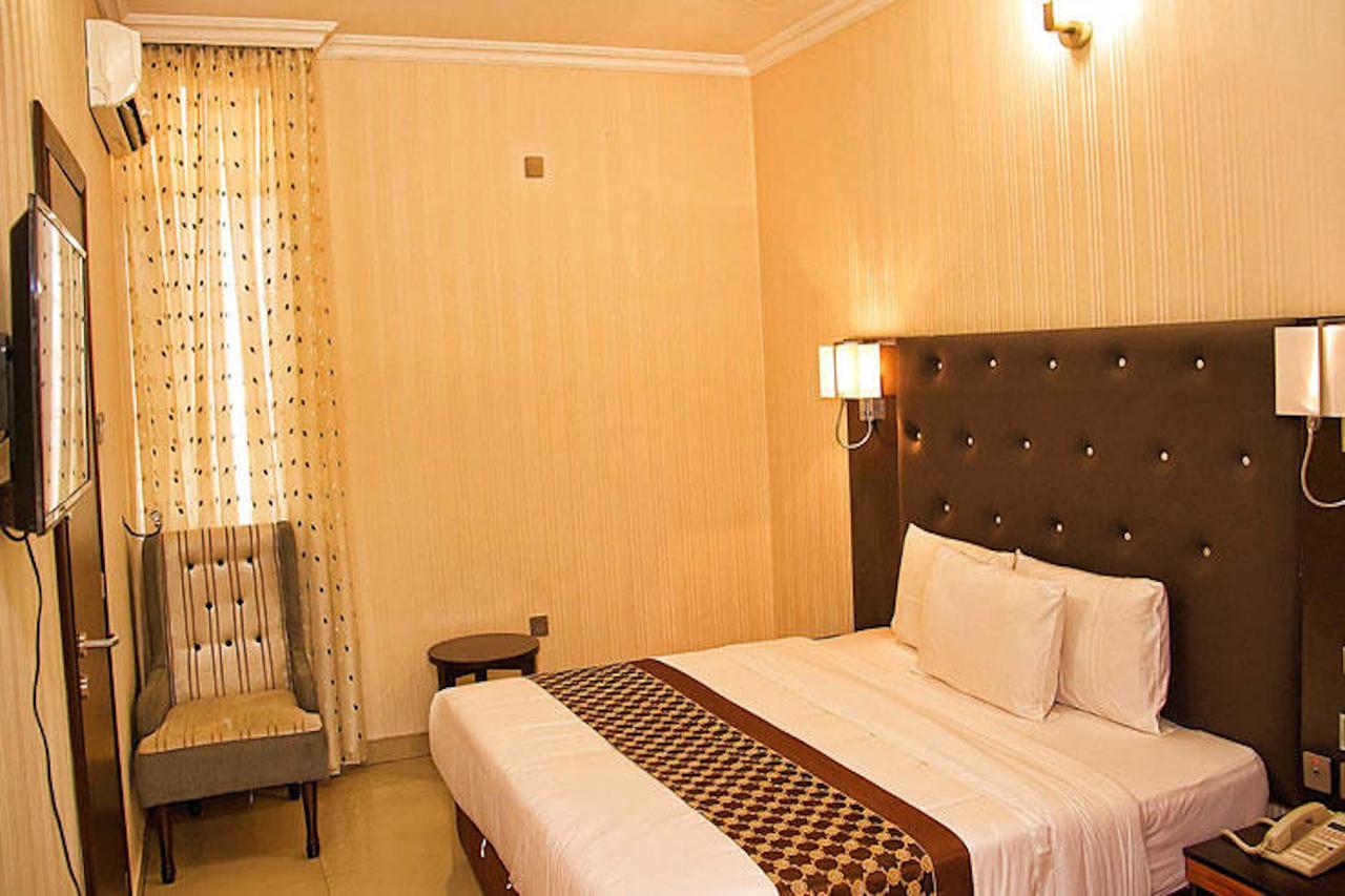 ลาคีม สวีท  Hotel ลากอส ภายนอก รูปภาพ