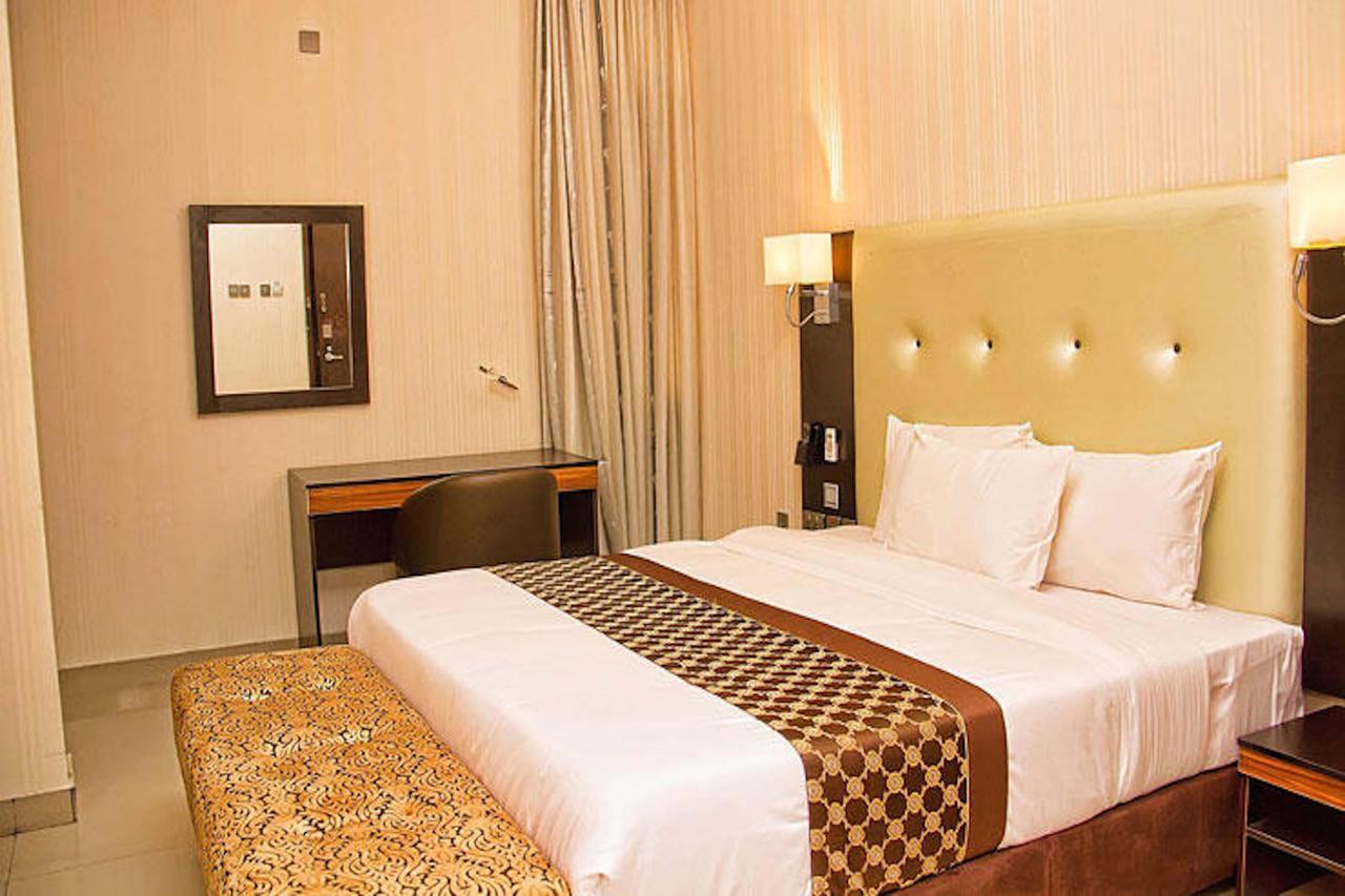 ลาคีม สวีท  Hotel ลากอส ภายนอก รูปภาพ