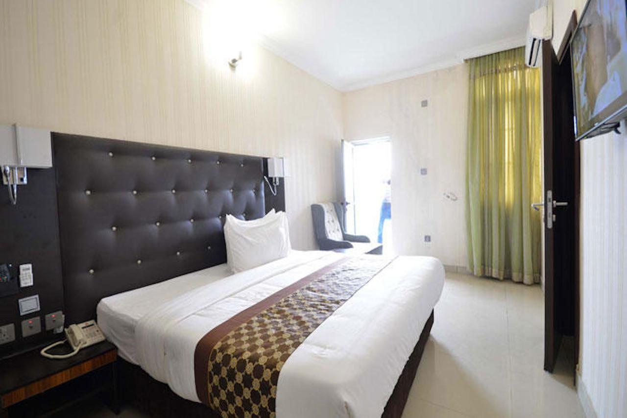 ลาคีม สวีท  Hotel ลากอส ภายนอก รูปภาพ